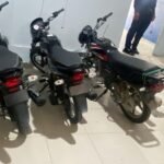 Policía Nacional recupera tres motocicletas y apresa a tres hombres en San Juan.