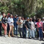 Comunitarios de La Higuera, Boca de los Arroyos, Hondo Valle, Los Gajitos y La Ciénaga elevan reclamo al Gobierno por arreglo de carretera.